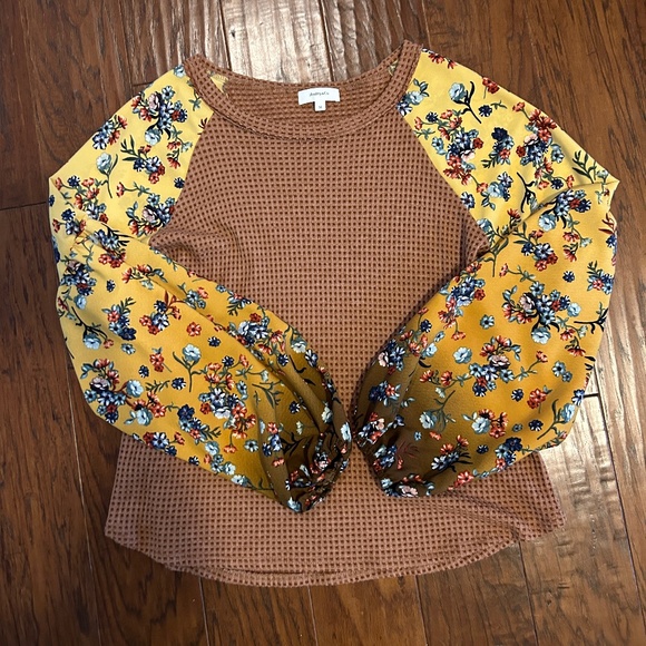 Women’s top - Picture 1 of 2